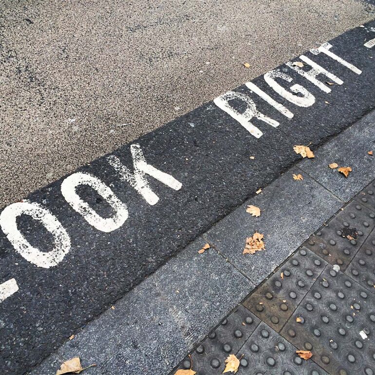 Look right sign with feet.